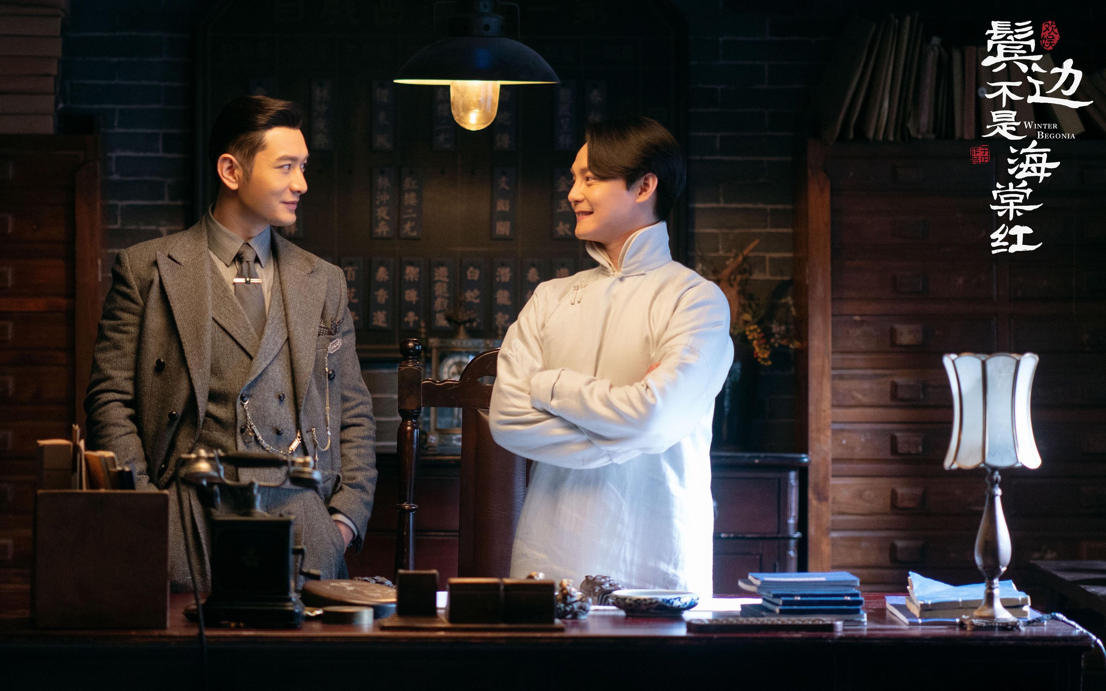 “高新体育中心:举重选手突破极限,赛场上演壮丽的力量之战”