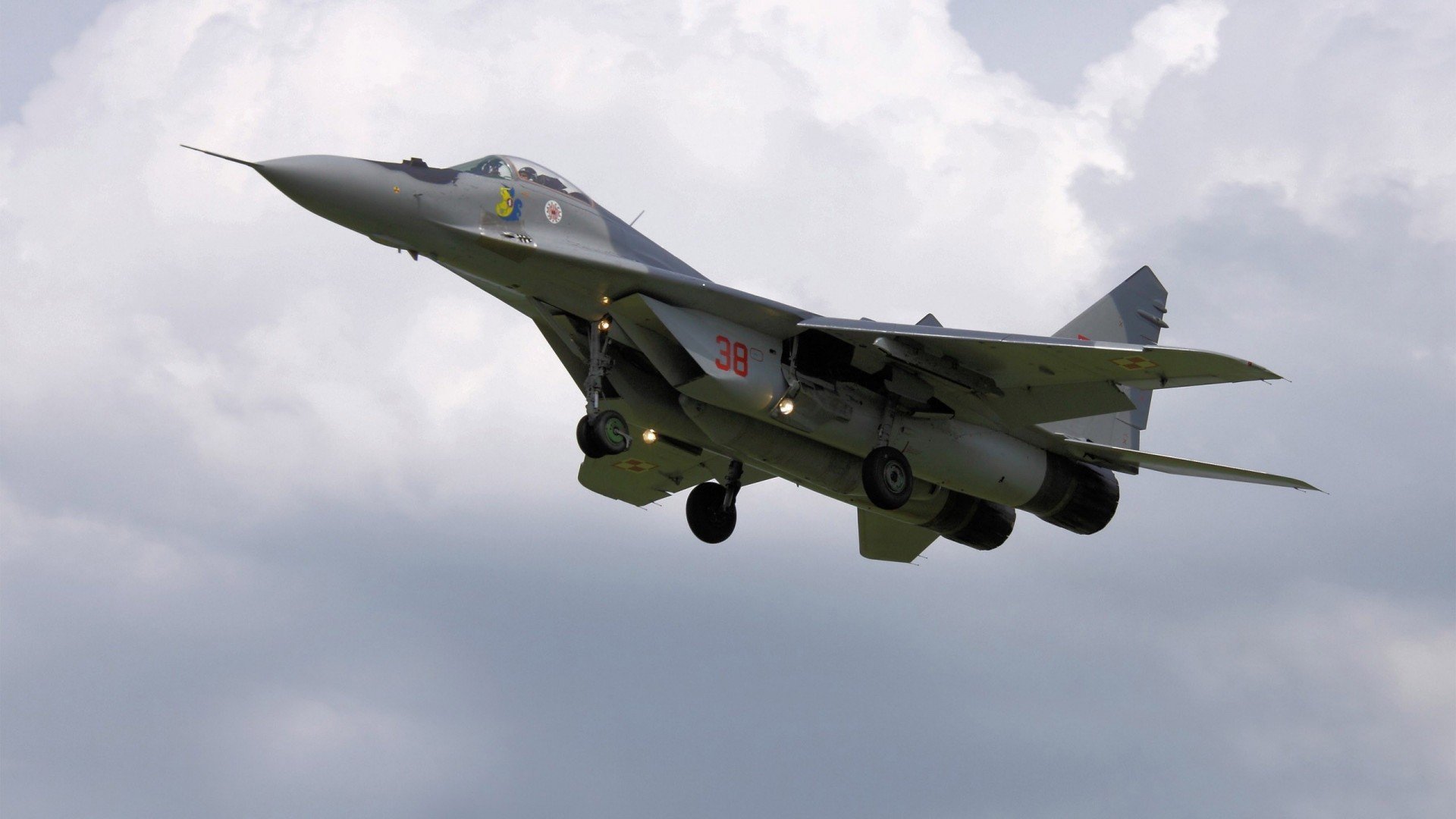 “马科斯·莫奇的灵活防守与精准突破,为阿根廷美洲狮队铺平胜利之路”